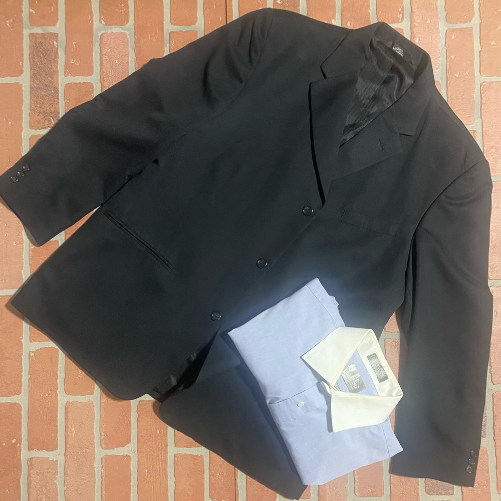 Haggar black label, size 44L, three button